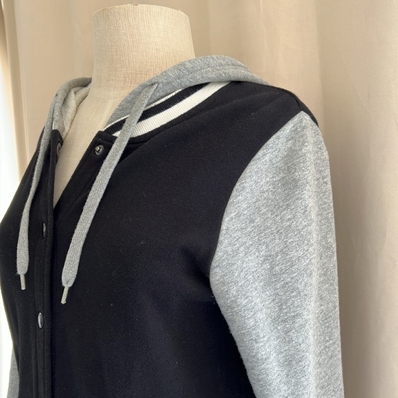 Like new! Cozy Forever 21 bomber jacket style jersey hoodie, size Small - Picture 2 of 8